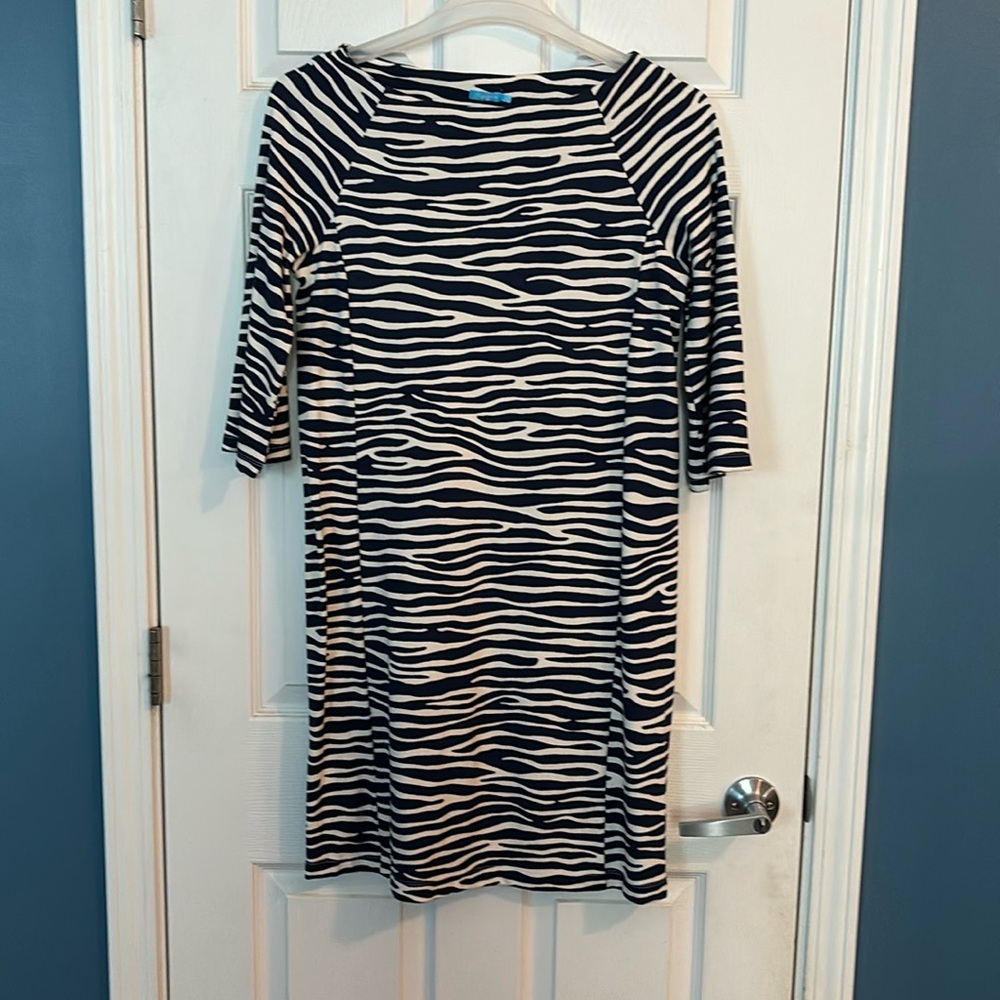 Medium navy and white J McLaughlin 3/4 sleeve dress